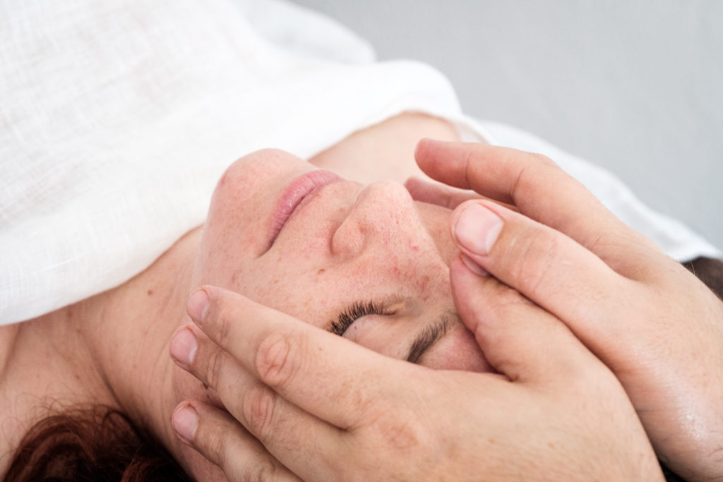 Massage intuitif visage